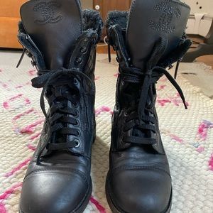 Chanel shearling and leather combat boots 😍🤘🏼